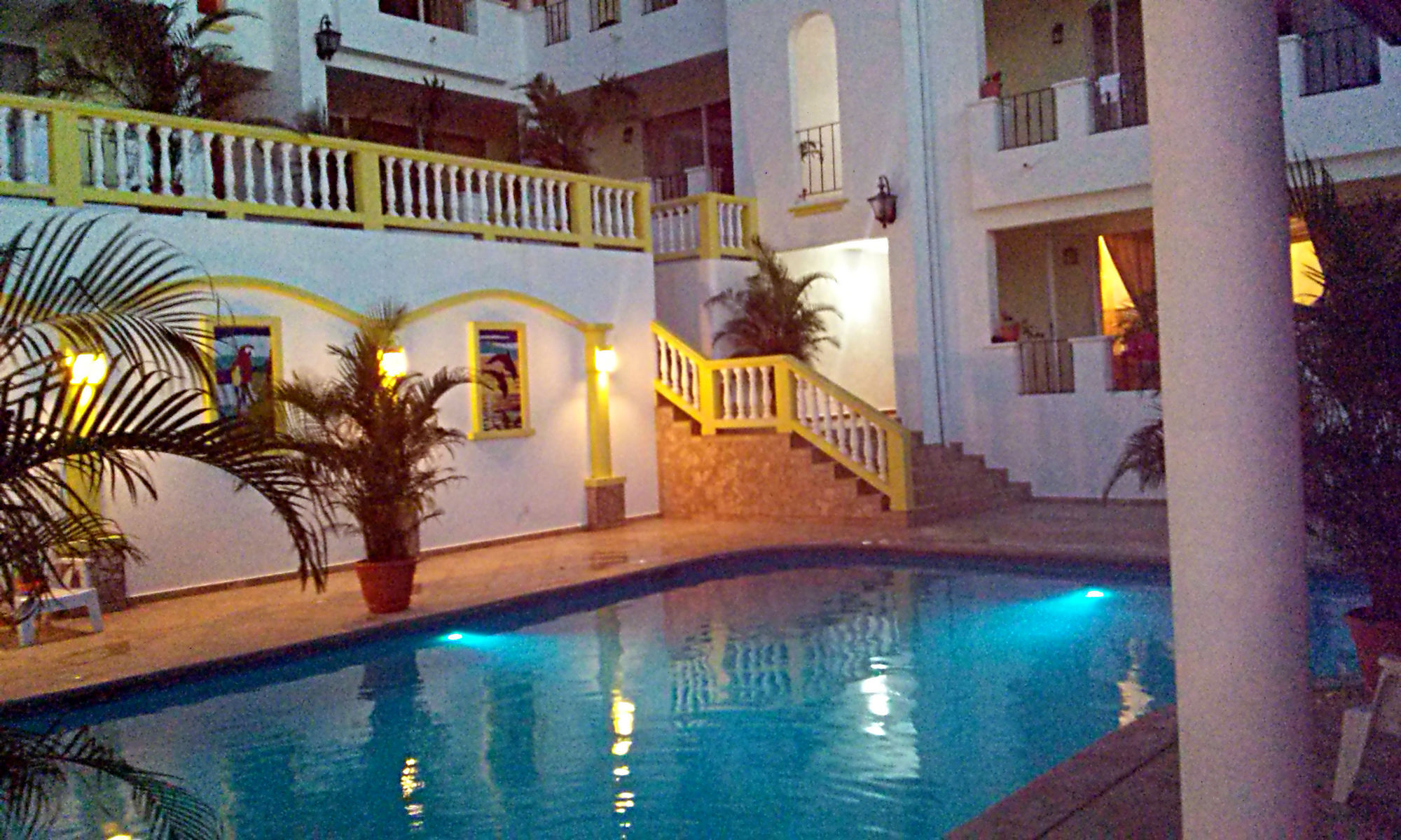 Hotel West Bay Colonial Exterior foto